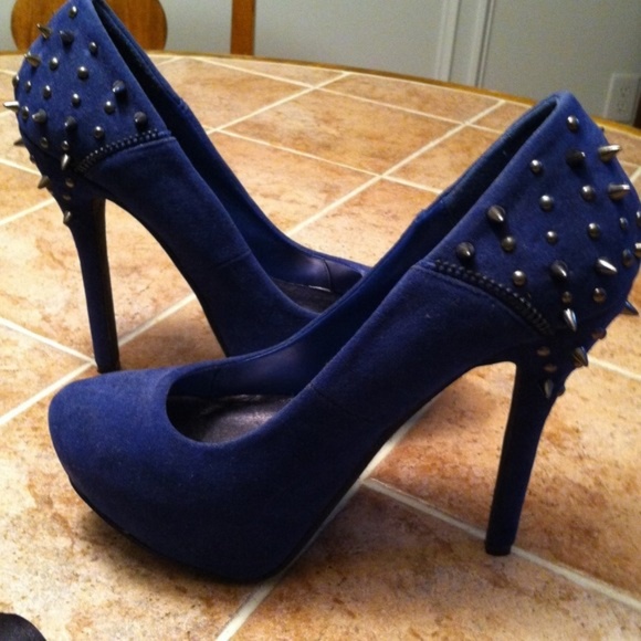 2 x $15 Royal Blue Spiked Pumps - Picture 1 of 2
